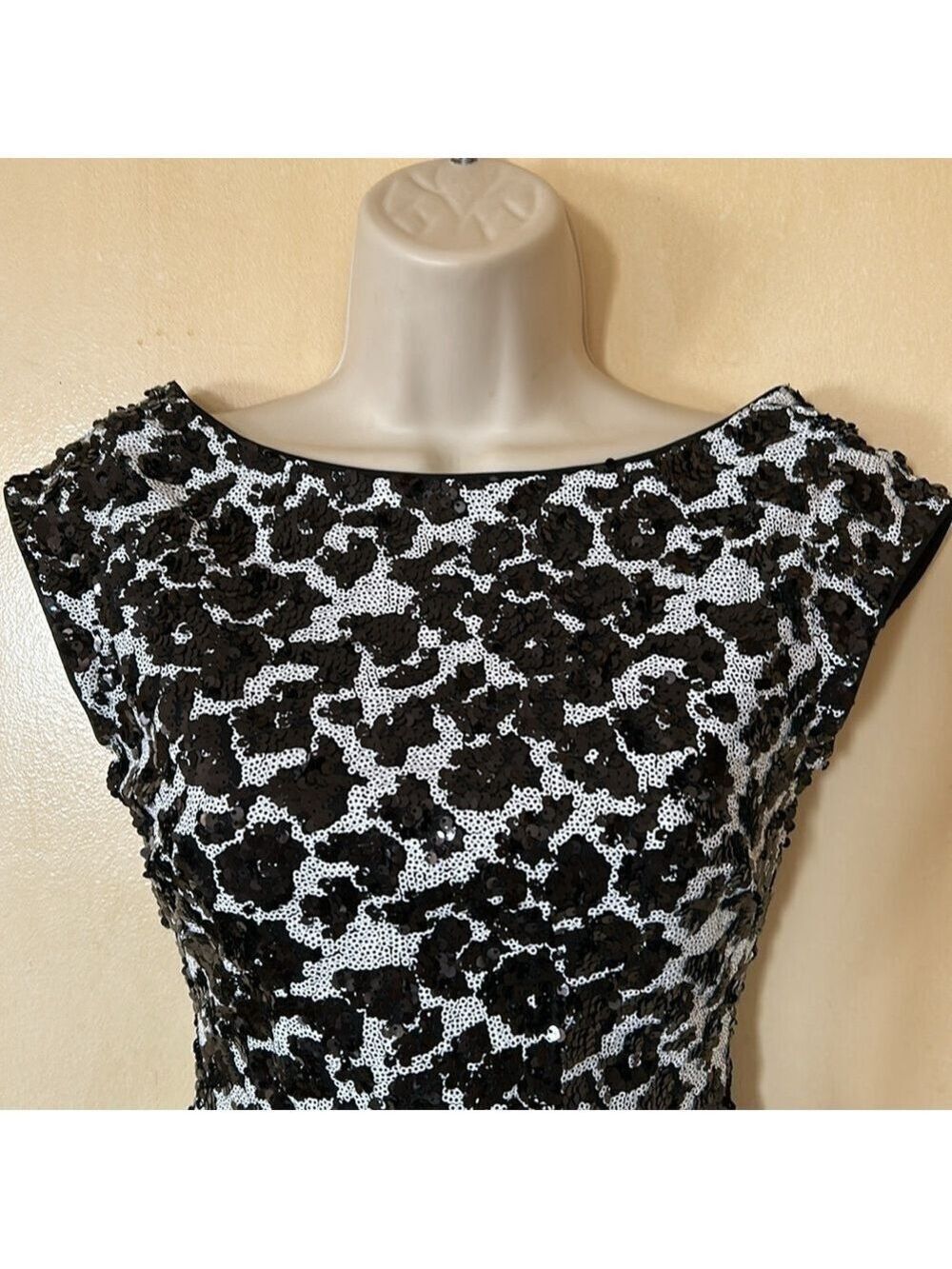 Guess black and white sequin mini sheath dress size 0 - Picture 2 of 11